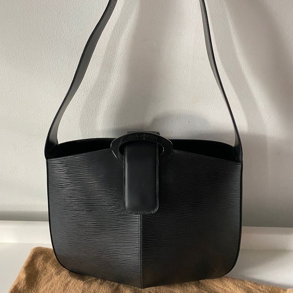 Louis Vuitton Reverie Leather Bag - Picture 2 of 16